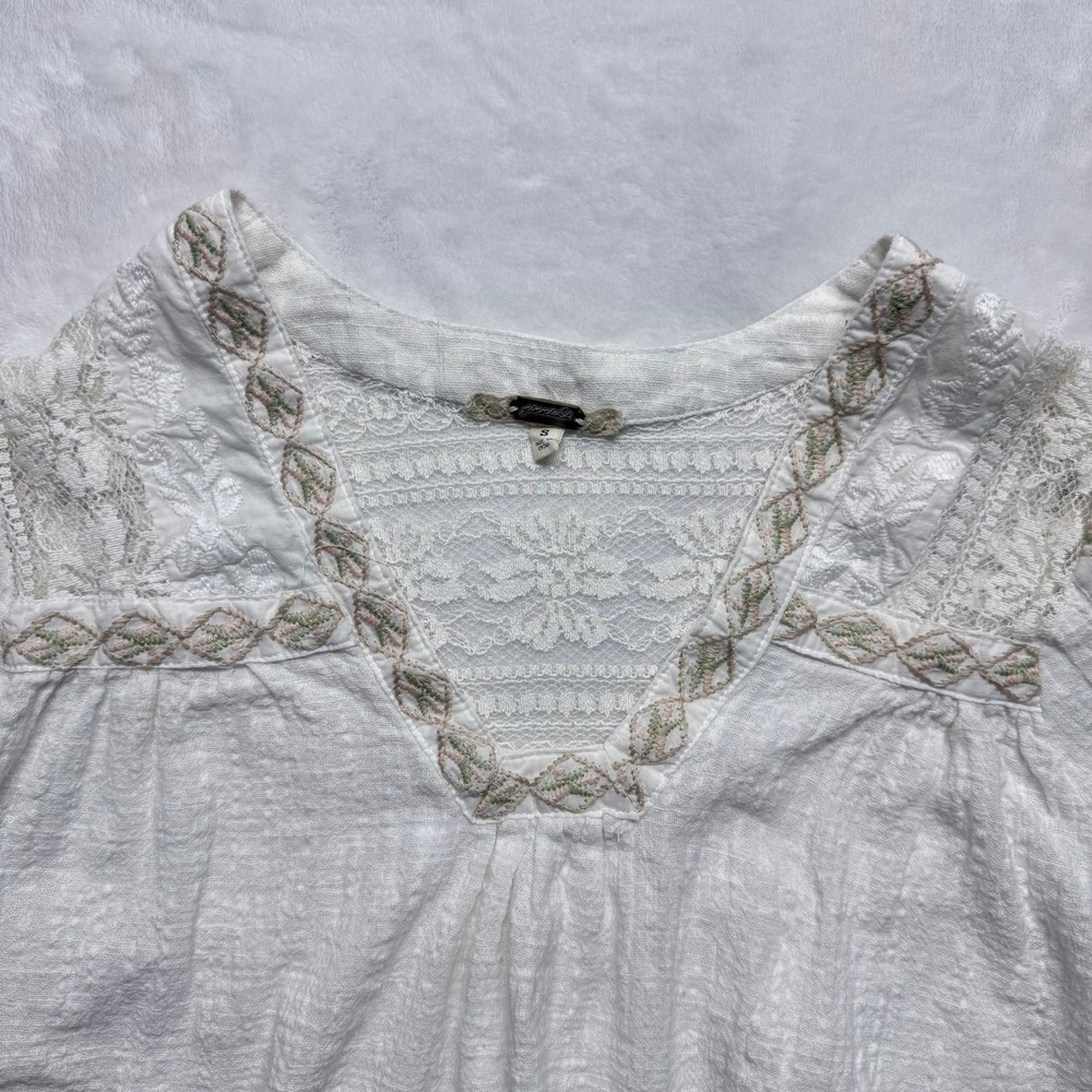Gimmicks‎ White Embroidered Lace Boho Bell Sleeve Blouse Top Womens Size S - Picture 2 of 6